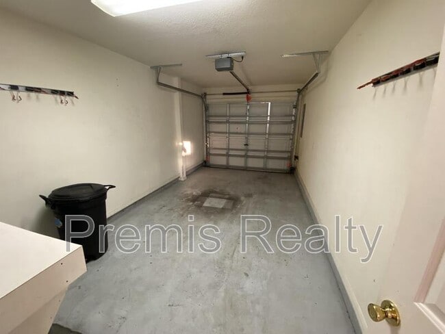 Building Photo - 13224 Thoroughbred Loop