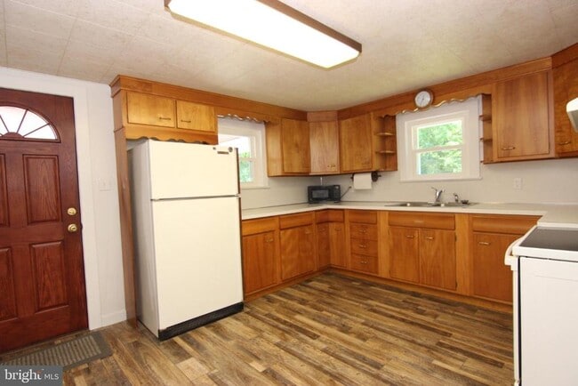 Building Photo - 151 Dogwood Dr