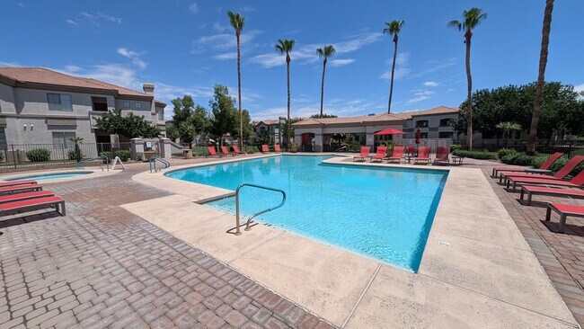 Building Photo - 1 Bedroom Condo in the Solana Townhome Community Near E Baseline Rd and S Higley Rd!