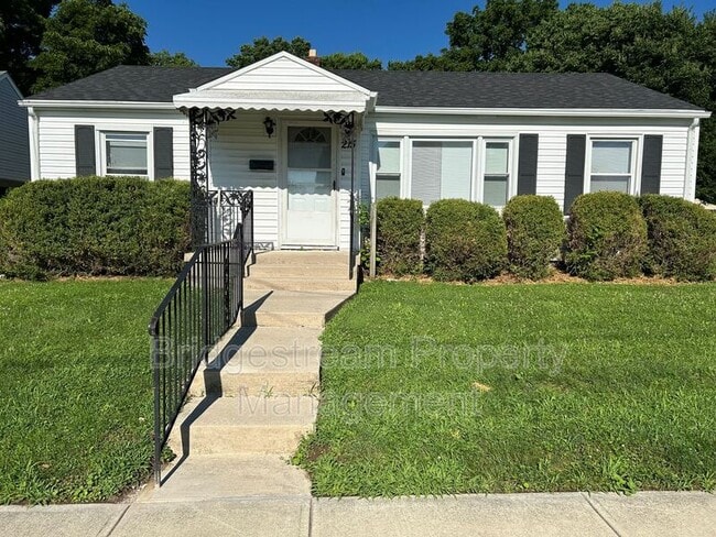 Primary Photo - 215 N Walnut St