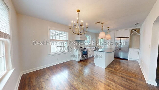 Building Photo - 2215 Larchmont Rd