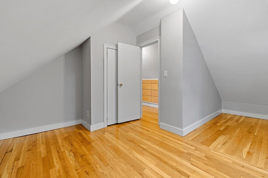 Building Photo - 80 Irving St