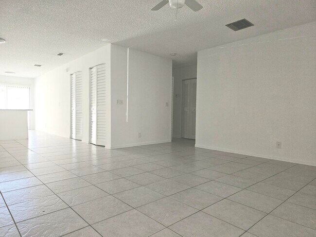 Building Photo - 4635 Orleans Ct