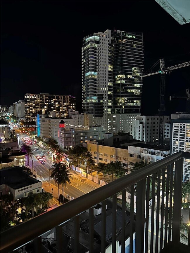 Building Photo - 1800 Collins Ave