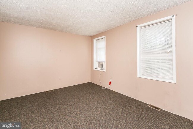 Building Photo - 931 S Hanover St
