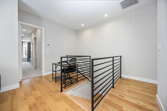 Building Photo - 5821 Kansas St