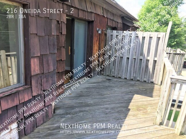 Building Photo - 216 Oneida St