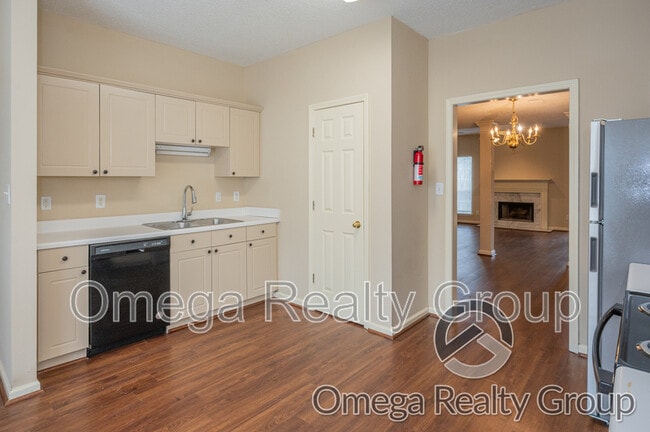 Building Photo - 1934 Live Oak Trce