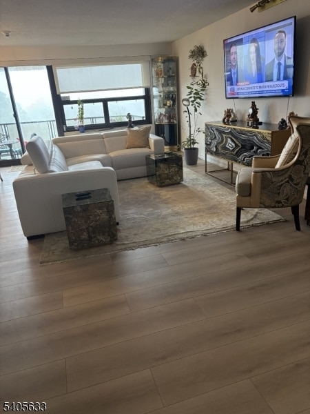 Building Photo - 2 Claridge Dr