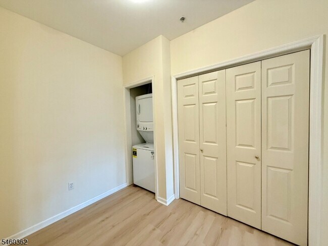 Building Photo - 48 Mountain View Ct
