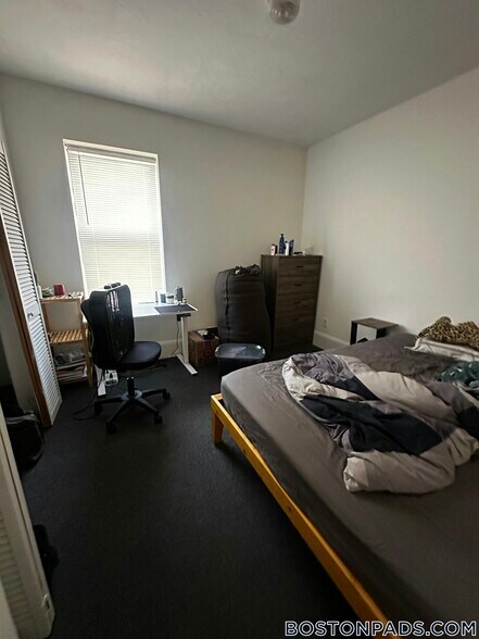 Building Photo - 878 Huntington Ave