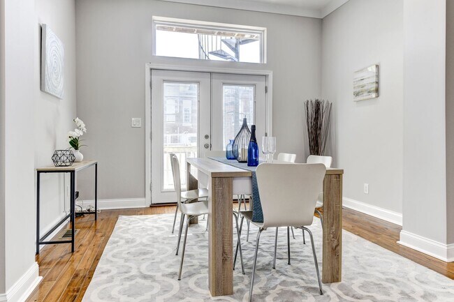 Building Photo - 3 Bed 2.5 Bath - Bloomingdale Condo - 1 Assigned Parking Space