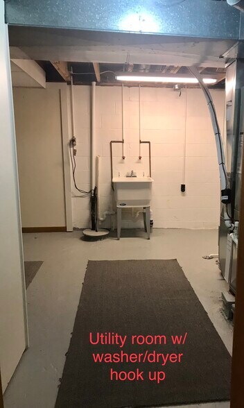 Utility Room W/D hookup - 917 Lattavo St NE