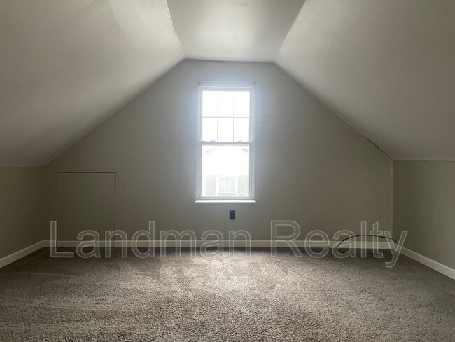 Building Photo - 323 Idlewood Rd