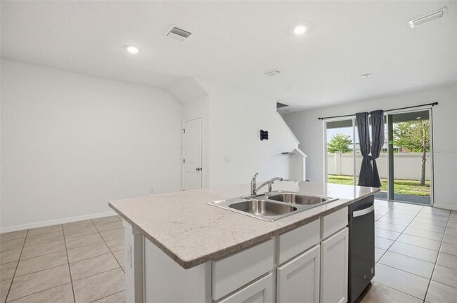 Building Photo - 5323 Dragonfly Dr