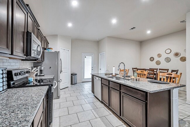 Building Photo - 6809 Brush Dr