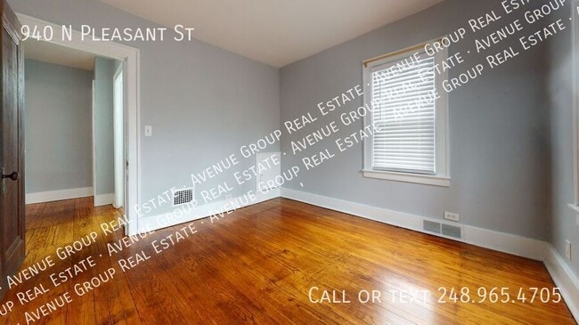 Building Photo - 940 N Pleasant St