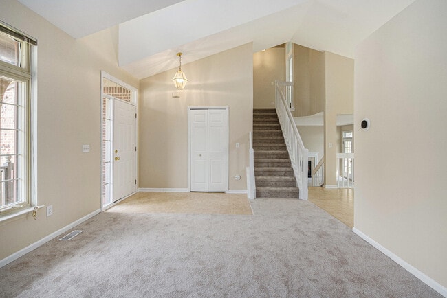 Building Photo - 5913 Lafayette Ln