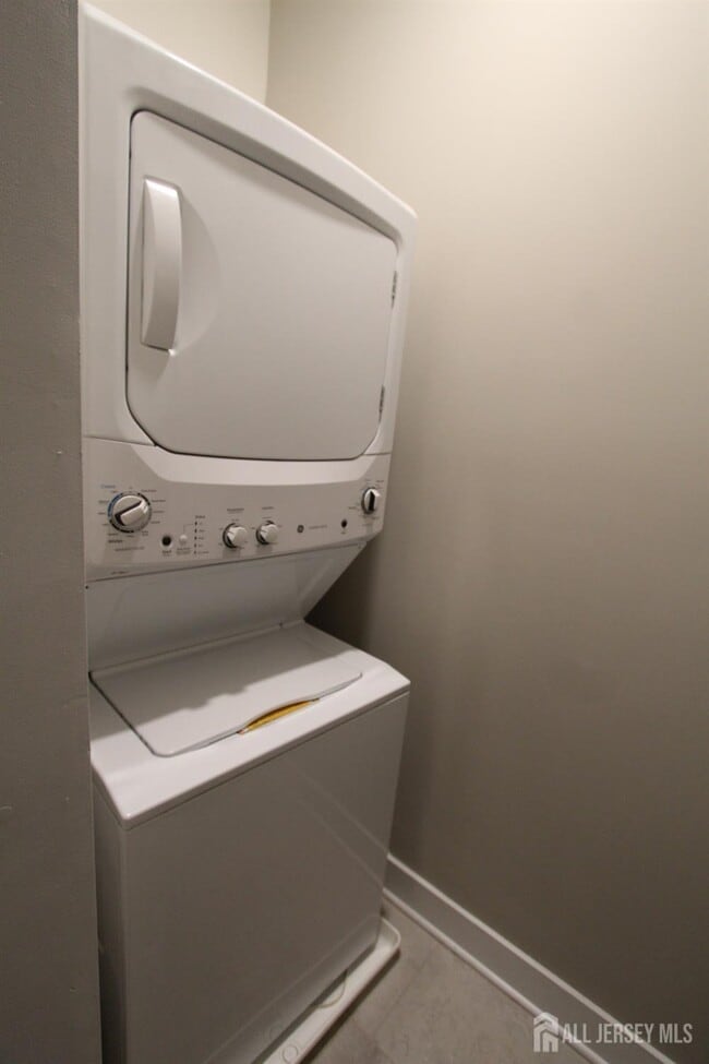 Building Photo - 814 Stiller Ln