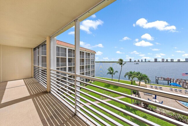 Building Photo - 105 Paradise Harbour Blvd