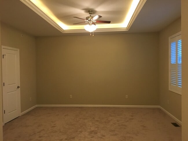 Building Photo - 3 Bedroom, 3 1/2 Bath Condo