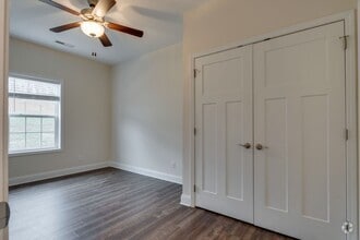Building Photo - 2 BR 2 Bath Condo with Garage