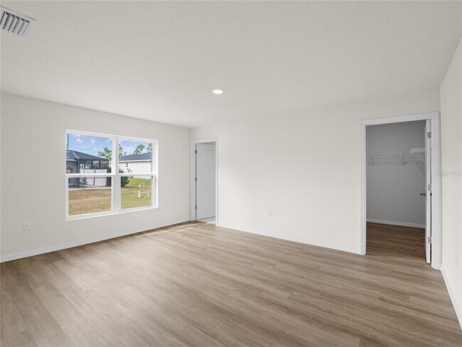 Building Photo - 5255 Farmington Ave