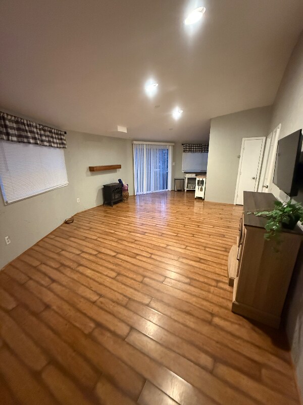 Building Photo - 489 Clubhouse Dr