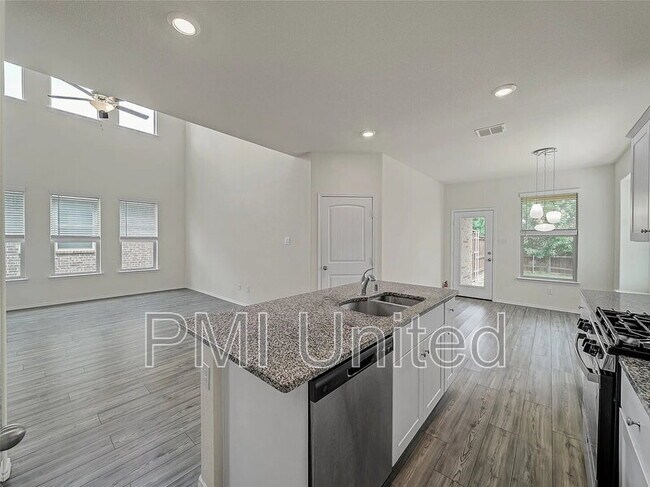 Building Photo - 2321 Larimar Dr