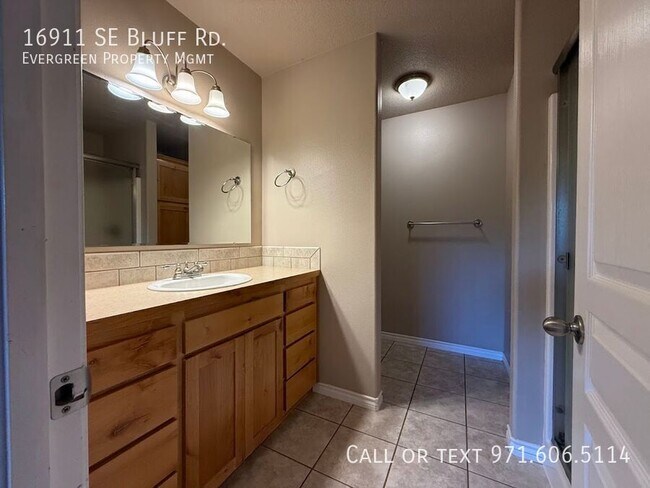 Building Photo - 16911 SE Bluff Rd
