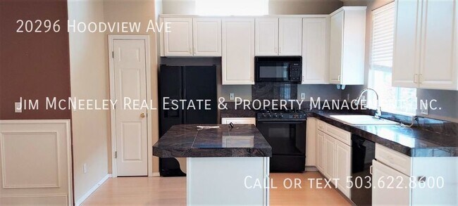 Building Photo - Great 3 bedroom Corner Townhome w/ Walk In...