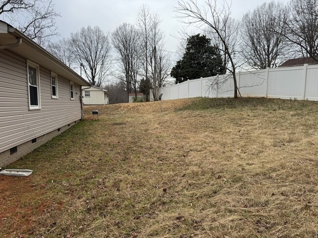 Building Photo - Available to Show