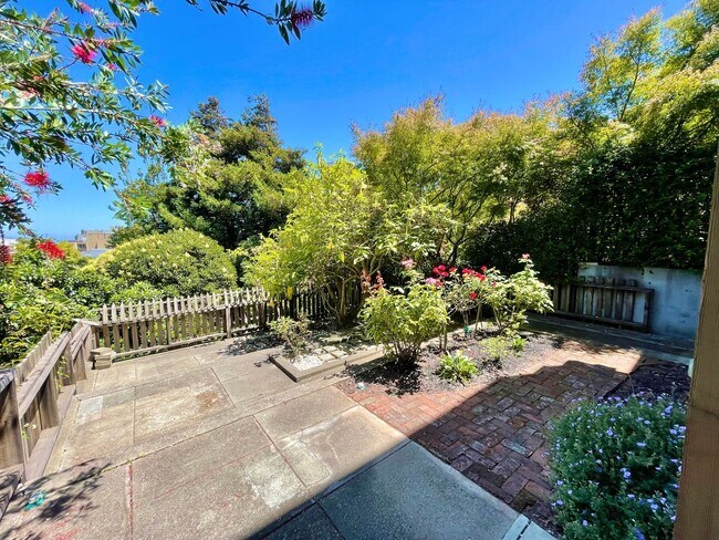 Building Photo - Contemporary, Stunning 3BR/2.5BA Noe Valley Home w/Tranquil Garden! PROGRESSIVE