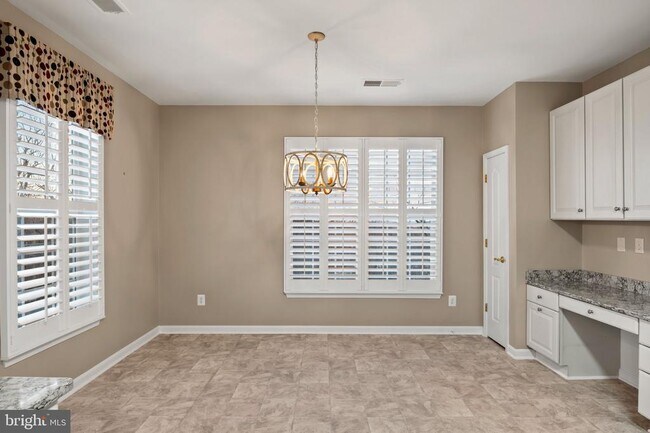 Building Photo - 6155 Shadywood Rd