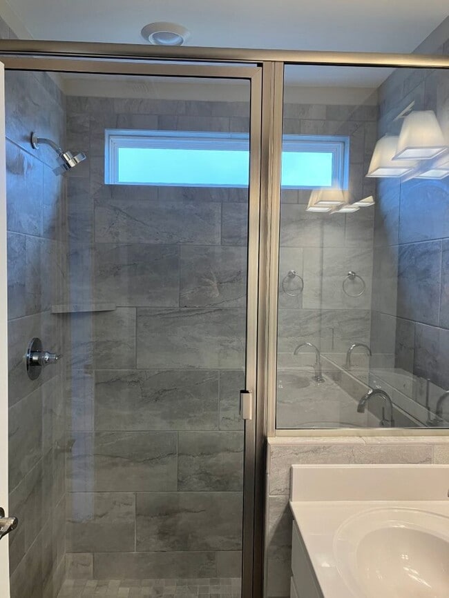 Building Photo - One Month Free $1,950 off  at Arden Village Townhome in Columbia