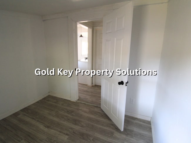 Building Photo - MUNCIE 4 BR 1 BA House with Central Air and Garage (NO SECTION 8)