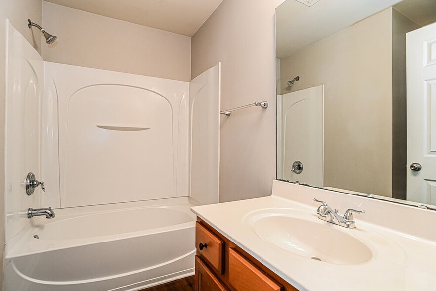 Building Photo - 12201 Palomar Dr