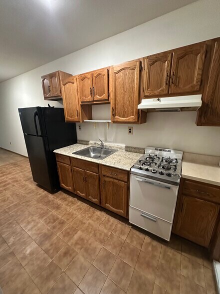 Building Photo - 1747 E 2nd St