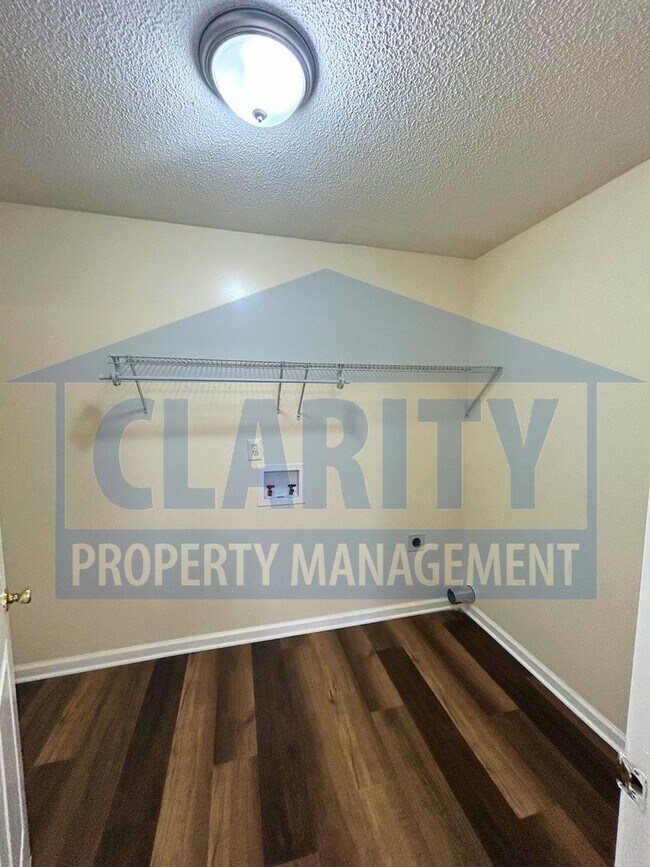 Building Photo - Quiet location in North Cleveland!