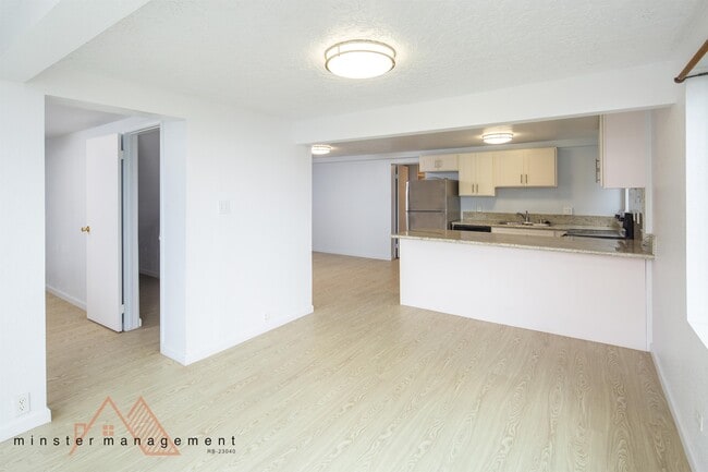 Building Photo - 2569 Peter St