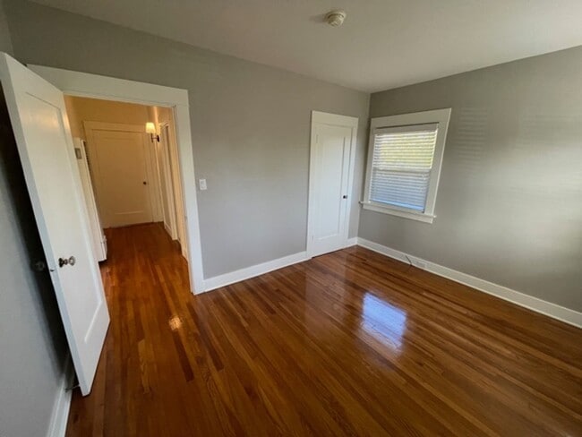 Building Photo - 2 Bedroom 1 Bath Craftsman