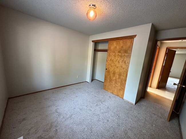 Building Photo - 4716 SW Stoddard Dr