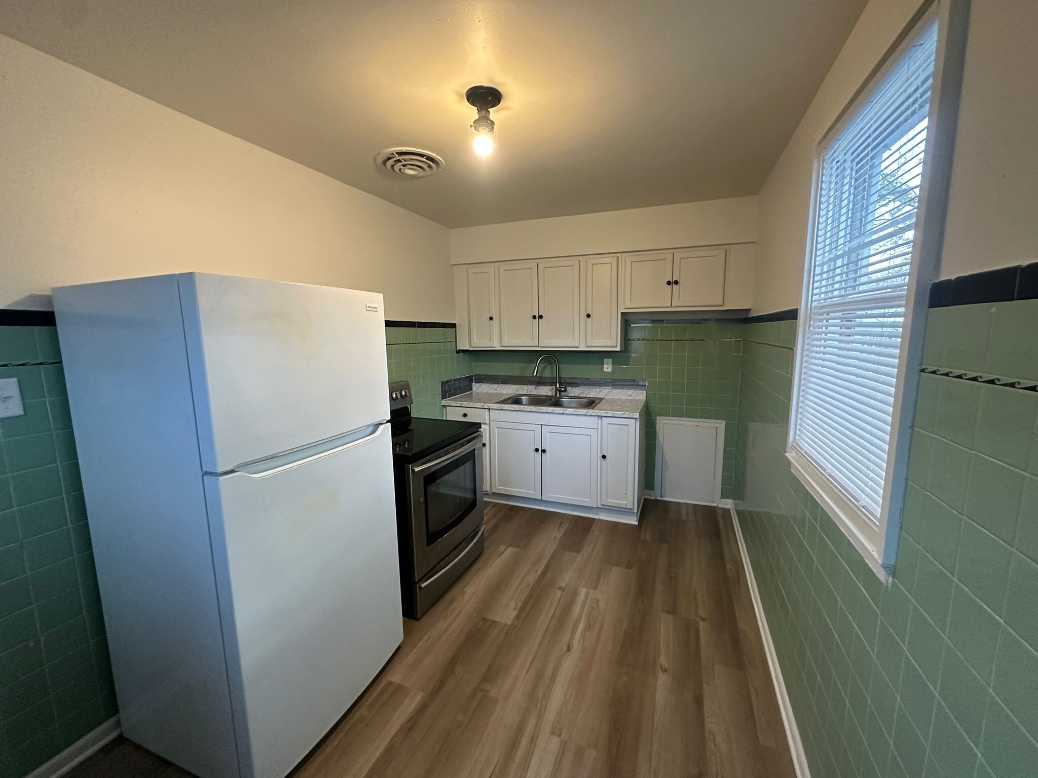 Building Photo - 2301 S Beacon St