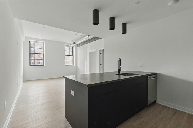 Building Photo - 500 N 13th St