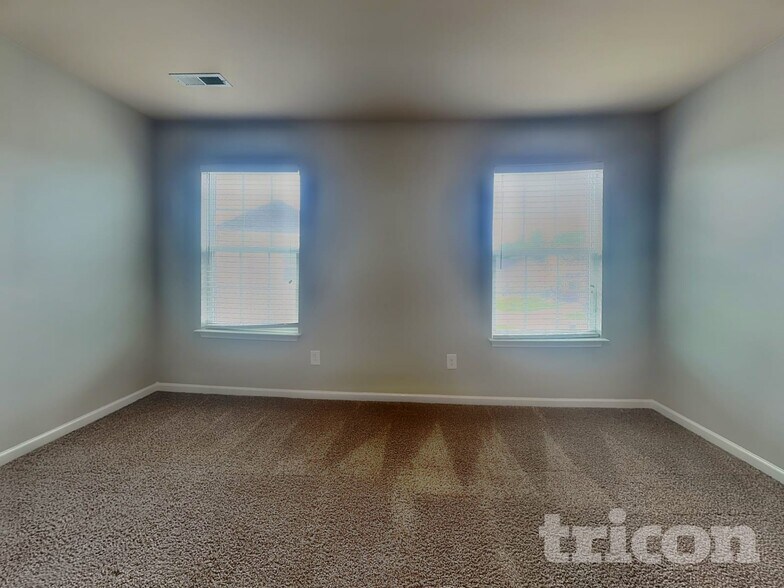Building Photo - 2190 McLaughlin Dr
