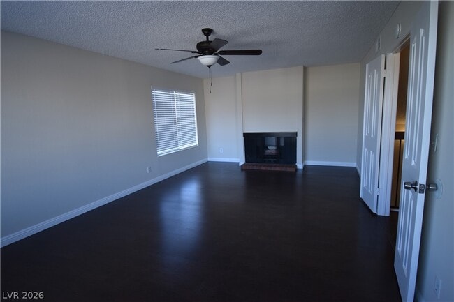 Building Photo - 4015 Ridgewood Ave