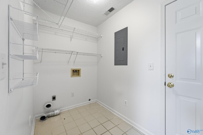 Building Photo - 210 Pebble Brook Dr