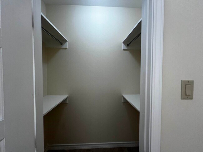 Building Photo - 5703 Moses Lp