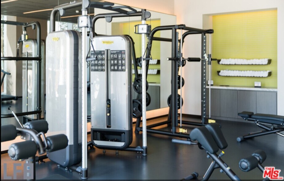 Building Photo - 889 Francisco St