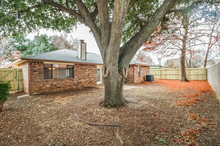 Building Photo - 2614 Berkshire Ln